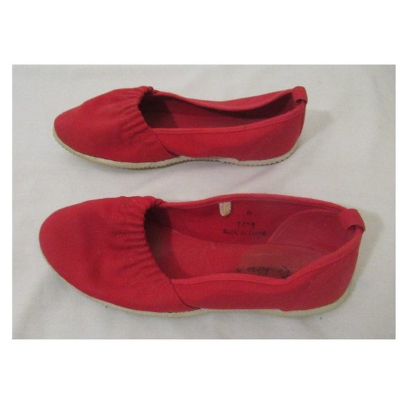 Red slip-on shoes Sz 6 - Picture 1 of 4